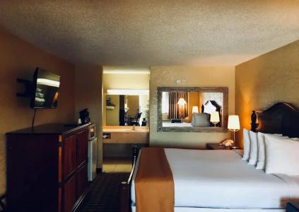 TraveSuites by Wyndham East Gate Orange - 21