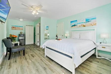 Hollywood Beachside Boutique Suite - 23