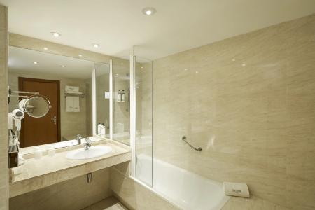 Sercotel Cornellà Barcelona - 8