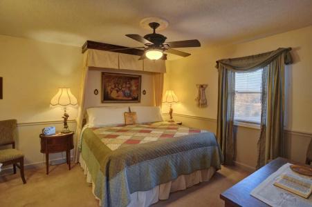 Blue Mountain Mist Country Inn - 128