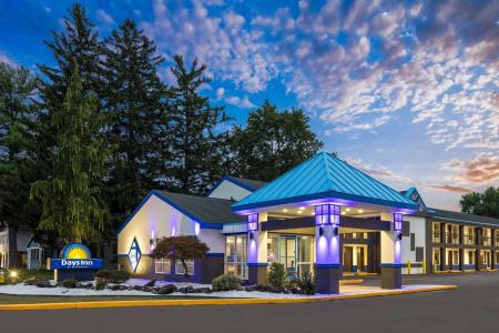 Days Inn & Suites by Wyndham - 15