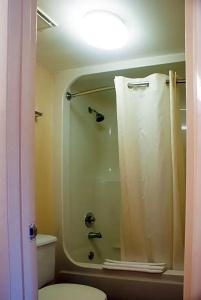 Super 8 by Wyndham Kissimmee/Maingate/Orlando Area - 24