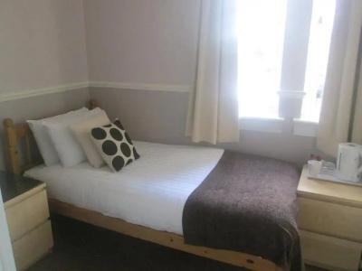 The Abbey Inn - 4