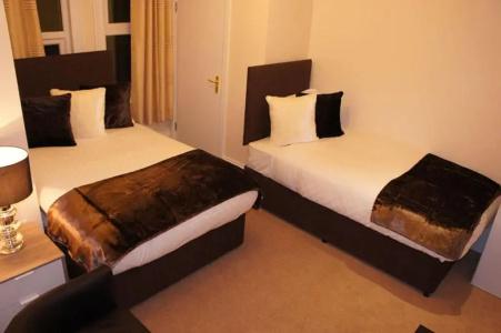 Sapphire London - 4