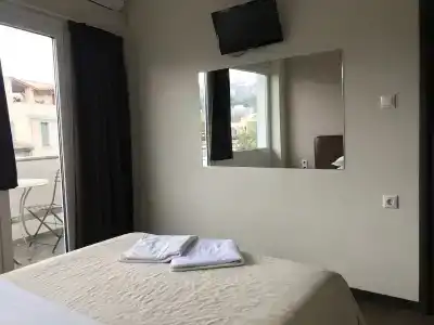 Pella Inn Hostel - 2