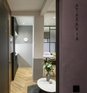 Olvios Luxury Suites - 18