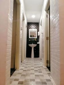 White House Hostel - 35