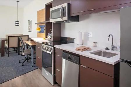 TownePlace Suites by Marriott Orlando Airport - 25