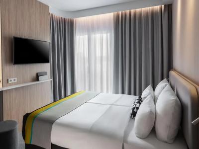 Holiday Inn Express - 27