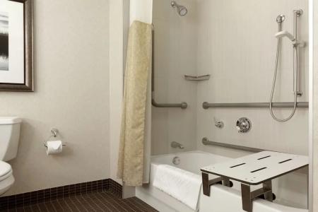 DoubleTree by Hilton Boston Bayside - 28