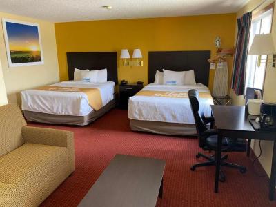 Days Inn & Suites by Wyndham Airport - 36