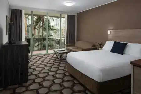 Rydges - 42