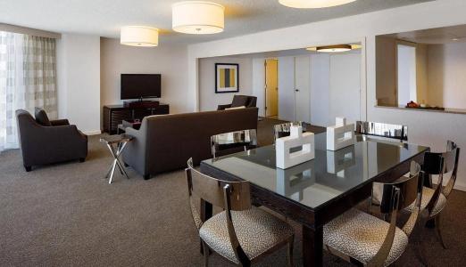 DoubleTree by Hilton Houston Greenway Plaza - 18