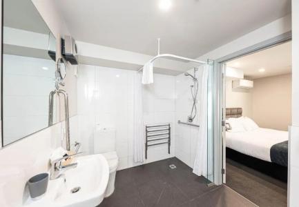 315 Riccarton - 136