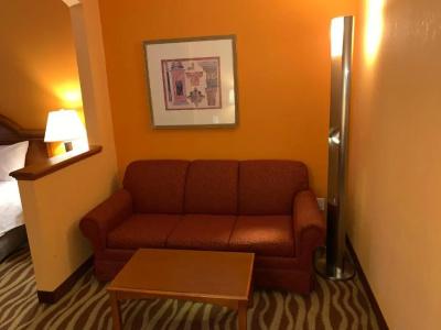 Days Inn & Suites by Wyndham - 29