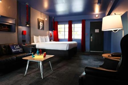 Gaythering - Gay Hotel - All Adults Welcome - 59