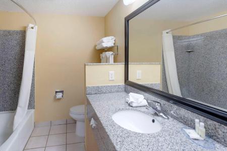 Quality Inn & Suites University Area - 8