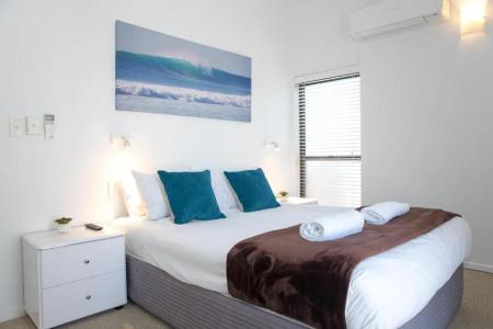 Glen Eden Beach - 64