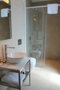 Upsuites - 11