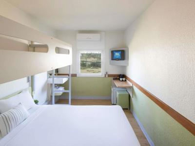 ibis Budget - - 21