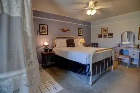 Blue Mountain Mist Country Inn - 66