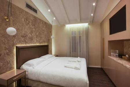 Consolato Boutique - 112