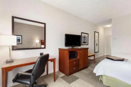 Hampton Inn - Colchester - 61