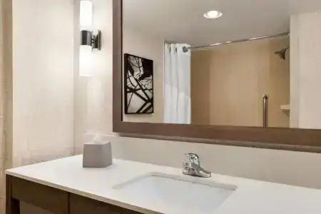 Holiday Inn Express Vancouver-Metrotown (Burnaby) - 46