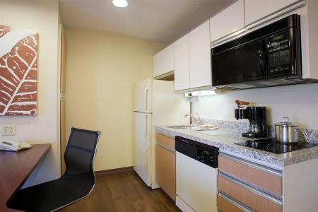 Hawthorn Suites by Wyndham - 20