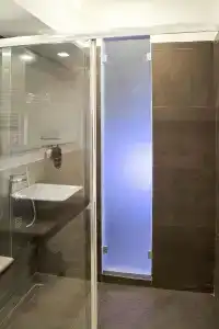 Riviera Luxury Suites - 7