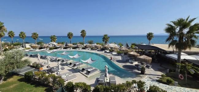 Blue Carpet Luxury Suites - 129