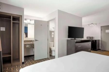 Comfort Suites Airport Nashville - 49