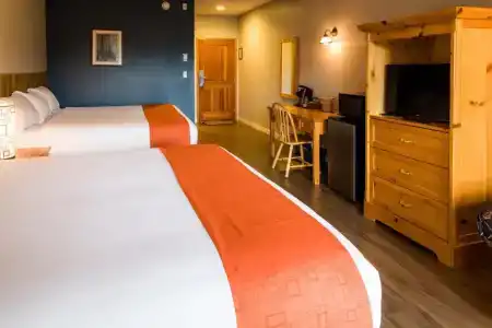 Glacier House & Resort - 96