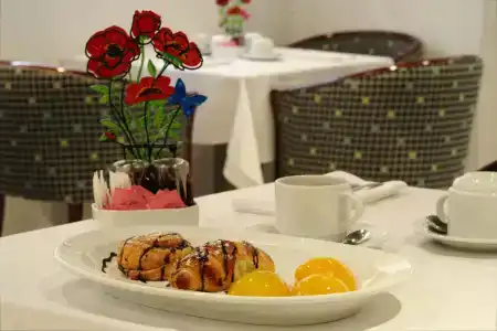 Best Western Regency Suites - 11