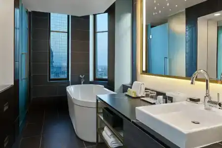 W - The Foshay - 92