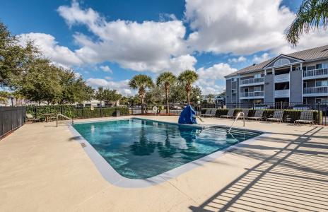 HomeTowne Studios by Red Roof Orlando South - 23