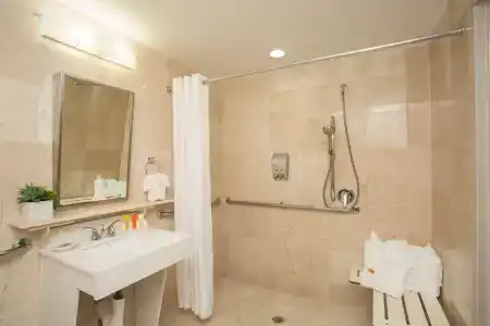 Best Western Plus Atlantic Beach Resort - 8