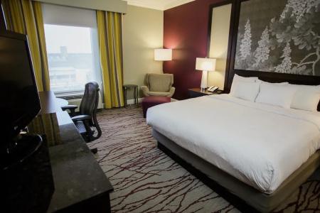 DoubleTree by Hilton Historic Savannah - 73