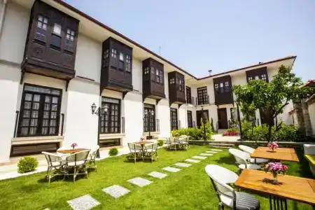 Livia Garden - 15