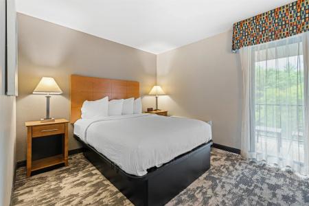Best Western Ambassador Inn & Suites - 94