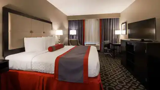 Best Western Plus Inn & Suites - 2