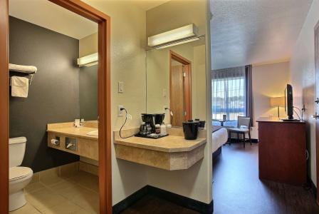 Super 8 by Wyndham - 4