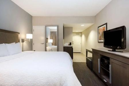 Hampton Inn West - 39