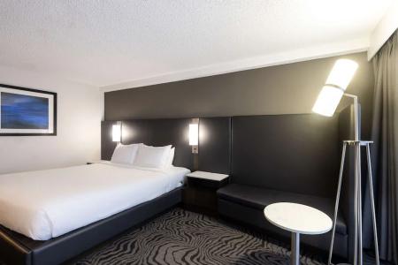 DoubleTree by Hilton North - 49