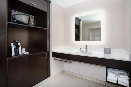 Holiday Inn Express & Suites, an IHG - 47