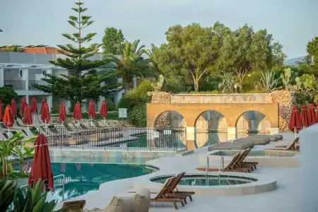 Bitzaro Grande & Suites - 17