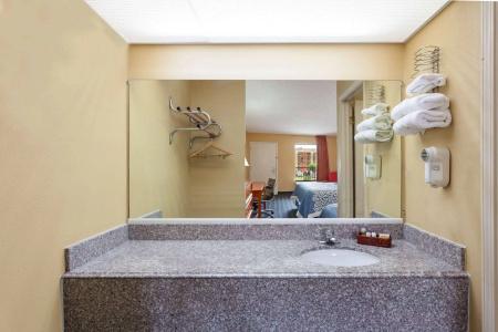 Shelby Inn - 7