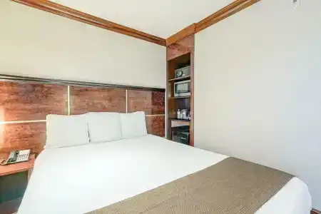 Woodbine & Suites - 11