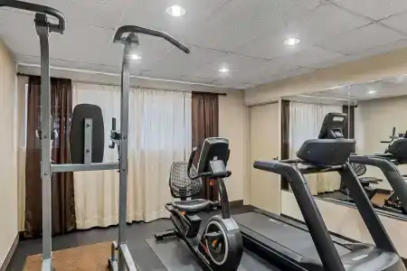 Ramada by Wyndham SeaTac Airport - 11