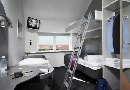 Cabinn Express - 18
